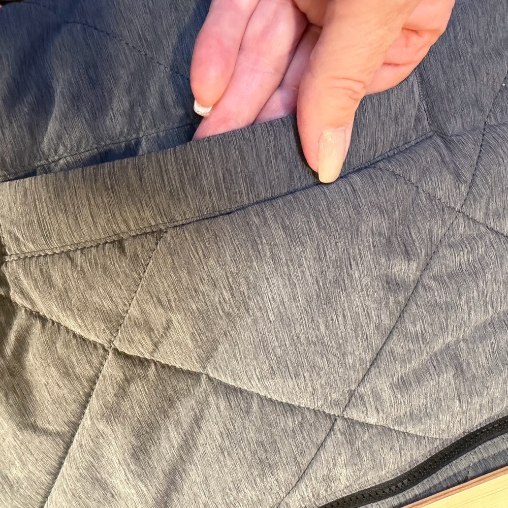 Banana Republic Unisex Large Gray Quilted/Water Resist Vest Excellent Condition - Picture 5 of 13